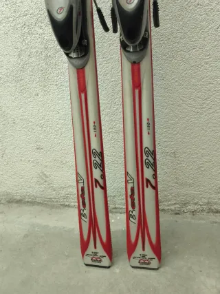 Esquís Atomic Beta V de 1,90m con fijaciones.