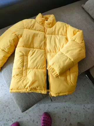 Chaquetón amarillo acolchado