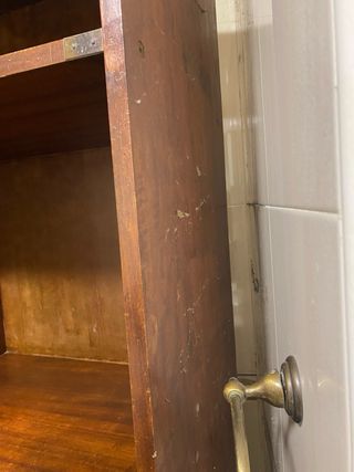 Mueble de madera con cajones