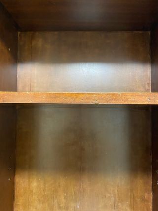 Mueble de madera con cajones