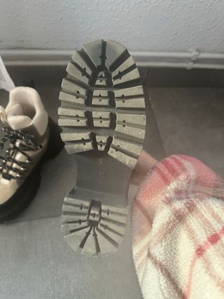 Botas militares plataforma beige y negro