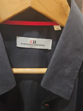 Camisa Carolina Herrera CH Negra. Talla L/XL
