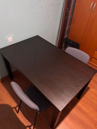 Tavolo da pranzo estensibile + 4 sedie