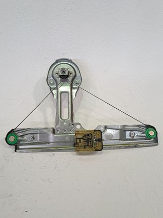 ELEVALUNAS TRASERO IZQUIERDO FORD FOCUS LIM. (CB8) (3)