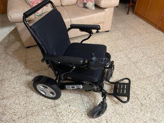 Silla de ruedas electrica plegable.