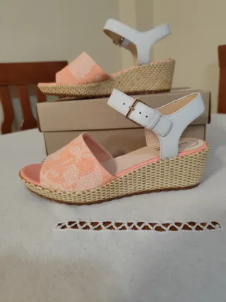 Sandalias cuña Clarks coral y rosa T.39.5