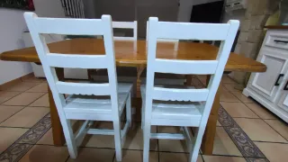 Mesa comedor madera maciza + 4 sillas