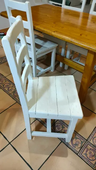 Mesa comedor madera maciza + 4 sillas