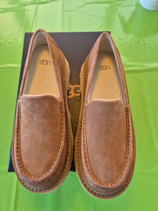 UGG zapatos. A Estrenar. Talla 43