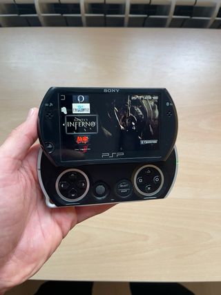 PSP GO Negra + Cargador Original