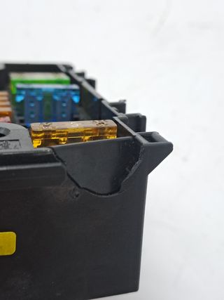 CAJA RELES / FUSIBLES VOLKSWAGEN T5 TRANSPORTER (7E)