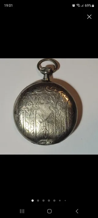 Reloj de bolsillo de plata, antiguo grabado