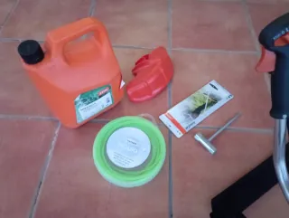 Desbrozadora Stihl con accesorios