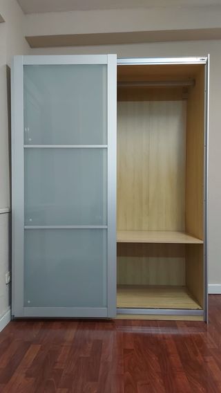 Armario corredero puertas cristal y madera