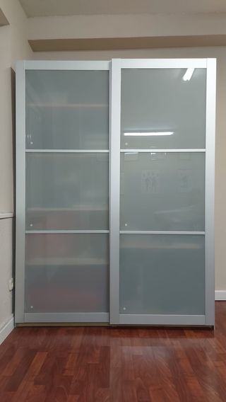 Armario corredero puertas cristal y madera