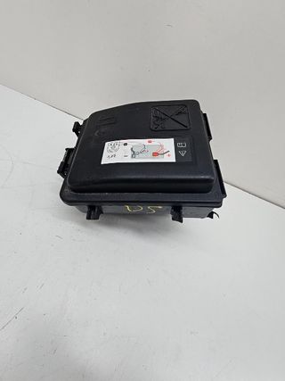 CAJA RELES / FUSIBLES OPEL CORSA F (3)