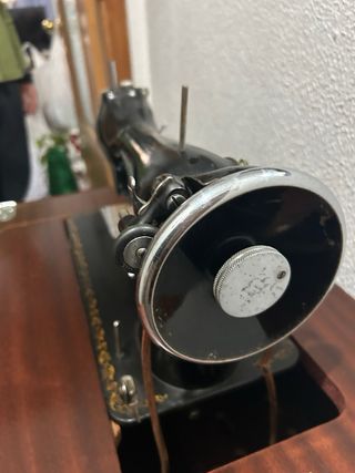 Máquina de coser Alfa antigua