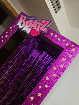 Caja Bratz Photocall