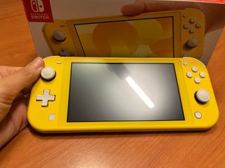 Nintendo Switch Lite Amarilla