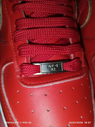 Zapatos Nike AF1 Rojos con swoosh dorado T42