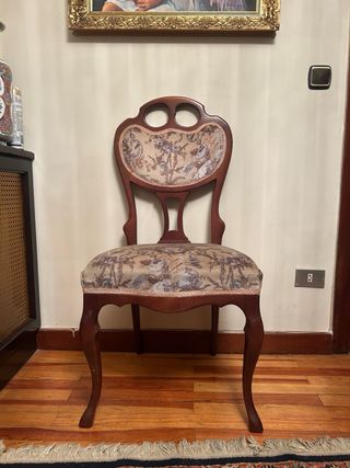 Silla de madera tapizada floral