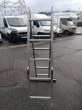 Escalera plegable de aluminio