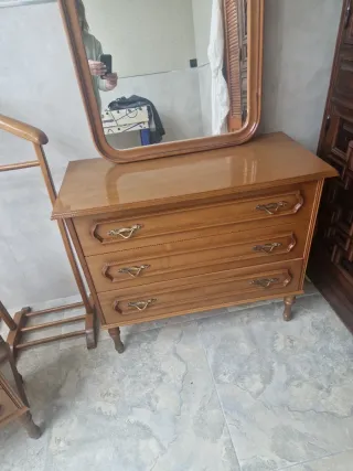 Conjunto Cómoda, Mesita Noche, Galán y Espejo