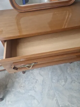 Conjunto Cómoda, Mesita Noche, Galán y Espejo