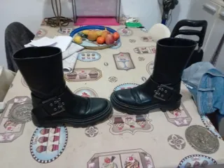 Botas de cuero negras en buen estado no regatear