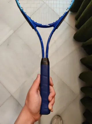 Raqueta de tenis azul