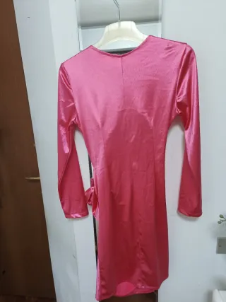 Abito Fuxia con cut out