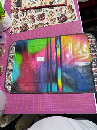 Carpeta de costura con diseño de niña