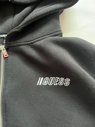 Chaqueta Guess Negra con Cremallera
