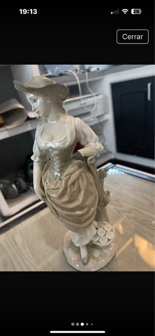 Figura de porcelana mujer con sombrero