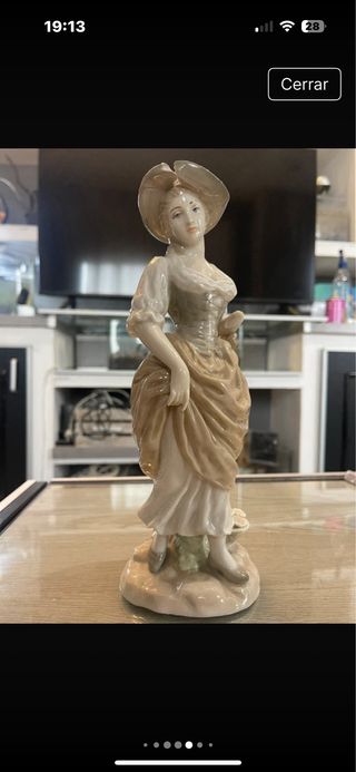 Figura de porcelana mujer con sombrero