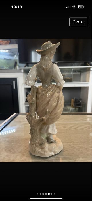 Figura de porcelana mujer con sombrero