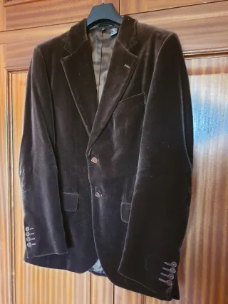 Chaqueta terciopelo marrón, corte juvenil ceñido