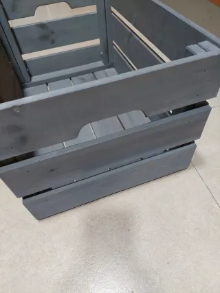 Cajón de madera gris