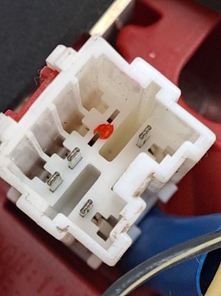 PILOTO TRASERO IZQUIERDO INTERIOR CHEVROLET LACETTI (2)