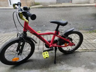 Bicicleta infantil roja