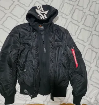 Chaqueta Alpha Industries Negra con Capucha