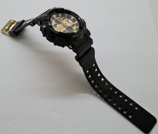 Reloj Casio G-Shock GA-140GB Negro Dorado
