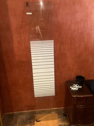 Vidrio decorativo con líneas