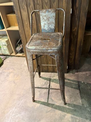 Taburete industrial estilo óxido – barnizado