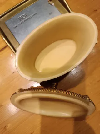 Joyero antiguo beige y dorado