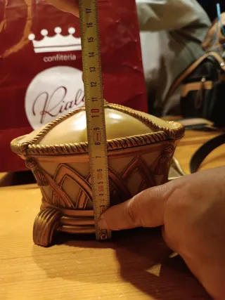 Joyero antiguo beige y dorado