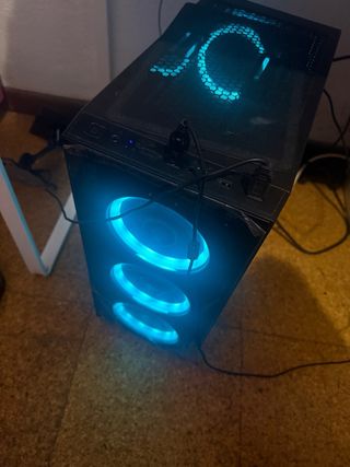 PC Gaming con luces LED azules