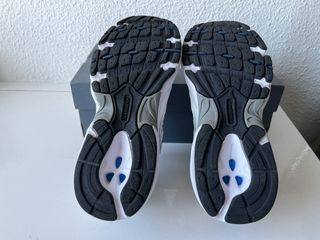 Zapatillas New Balance chica plateadas y blancas