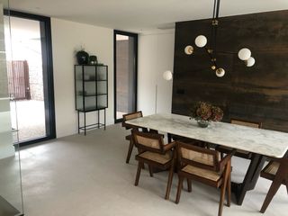 Mueble bar cristal y metal negro