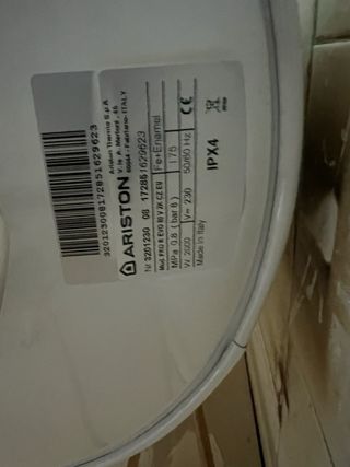 Calentador Ariston Blanco